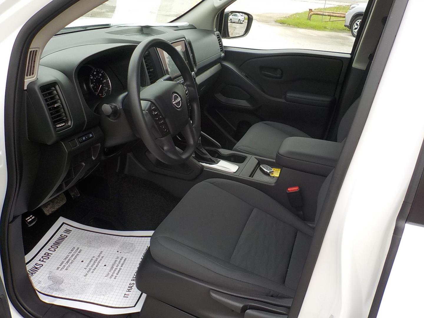 2024 White /Gray Nissan Frontier s (1N6ED1EJXRN) with an 3.8L V6 engine, Automatic transmission, located at 1617 W Church Street, Livingston, TX, 77351, (936) 327-3600, 30.710995, -94.951157 - ONE OWNER!! LOW MILES!! CREW CAB!! - Photo#8